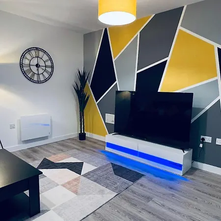 Luxury 2 Bedroom Flat For Long Apartment Birmingham