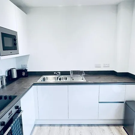 Apartment Luxury 2 Bedroom Flat For Long
